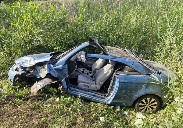 38-latek z powiatu lubaczowskiego zasłabł podczas jazdy. Auto uderzyło w drzewo i dachowało