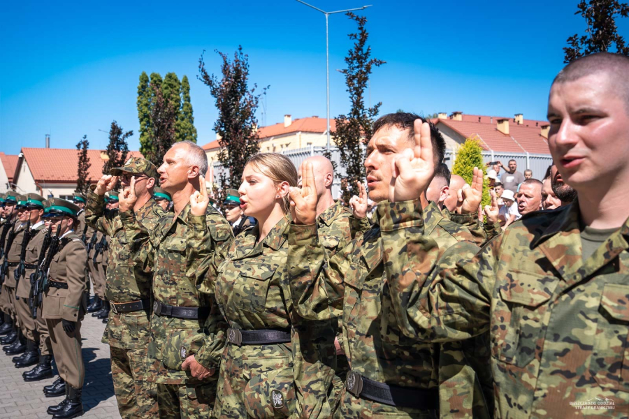 60 nowych funkcjonariuszy w BiOSG. Złożyli ślubowanie w Przemyślu [FOTO]