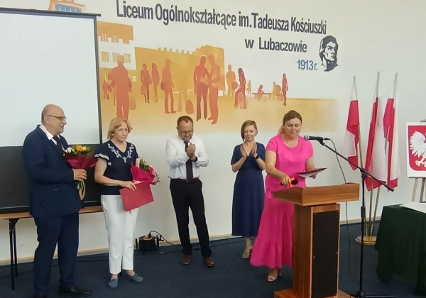 Zakończenie roku w lubaczowskim LO. Pożegnano uczniów i troje nauczycieli