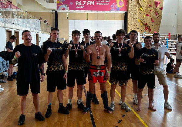 Nokaut po 20 sekundach i kolejne wygrane. Świetny występ kickboxerów z Lubaczowa