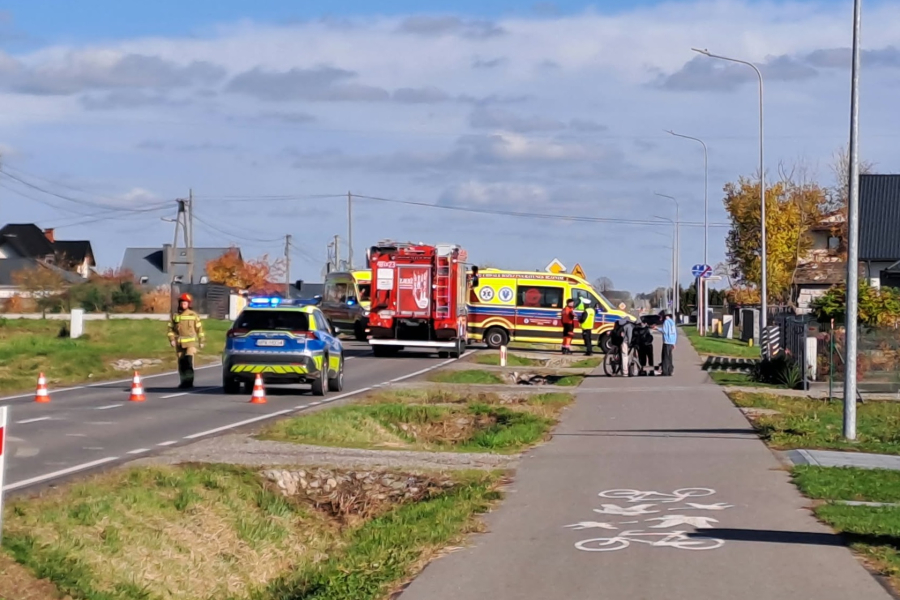 Wypadek w Młodowie. Tir zderzył się z osobówką, droga zablokowana [ZDJĘCIA]