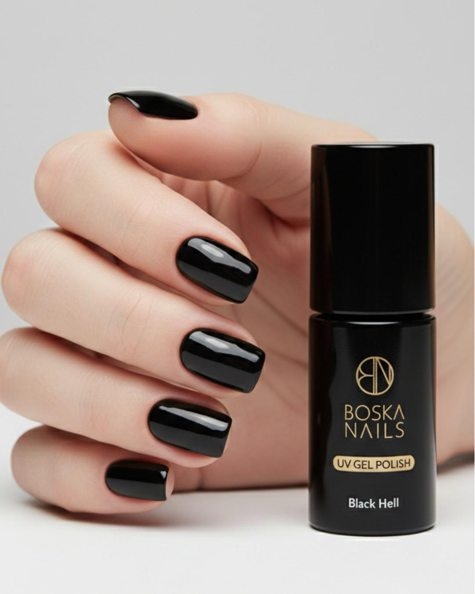 Przewodnik po trendach — czarne paznokcie hybrydowe. Czy to już klasyka?