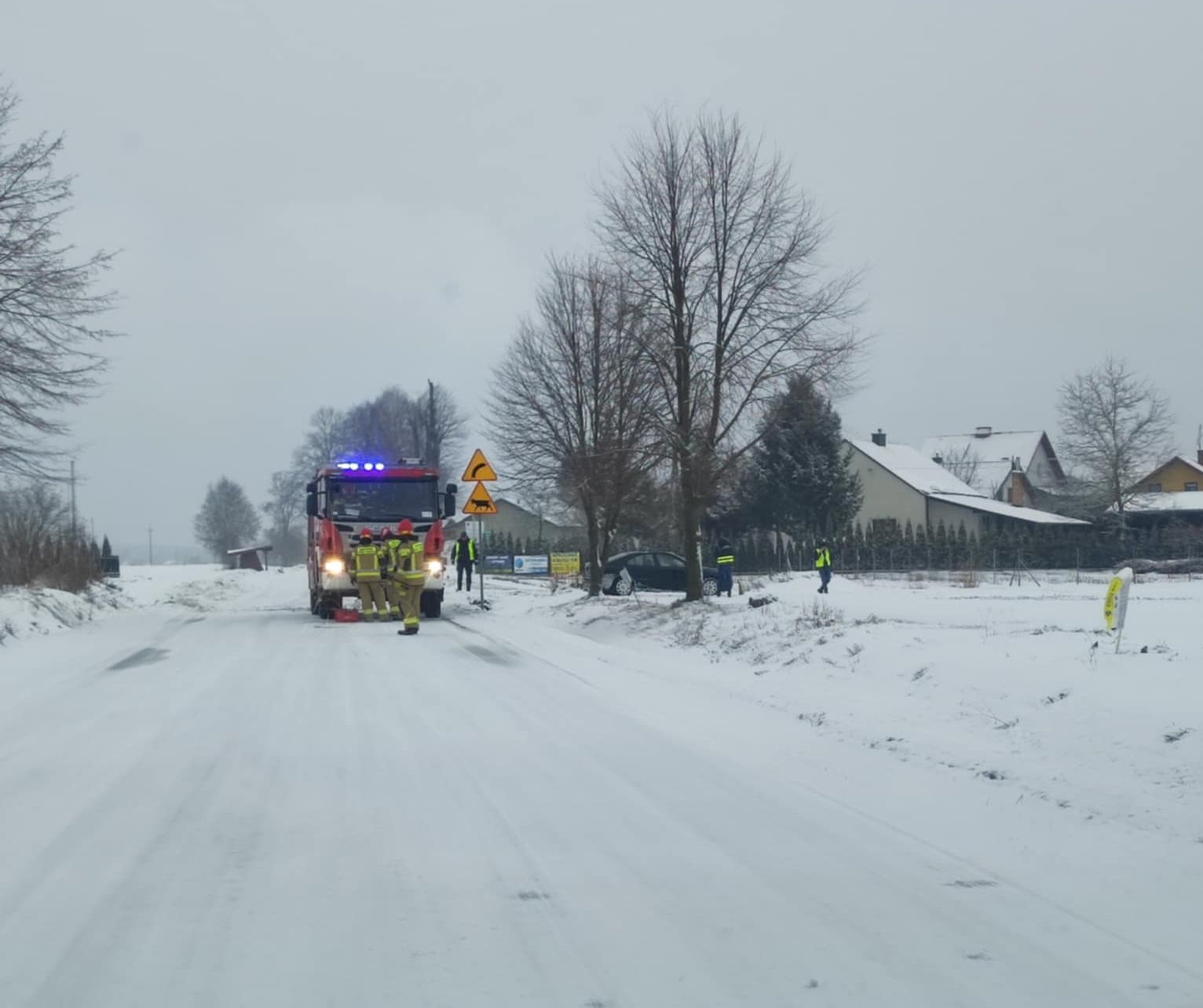 Wypadek w Uszkowcach, na miejscu nie było kierowcy fot. czytelnik ZLUBACZOWA.PL