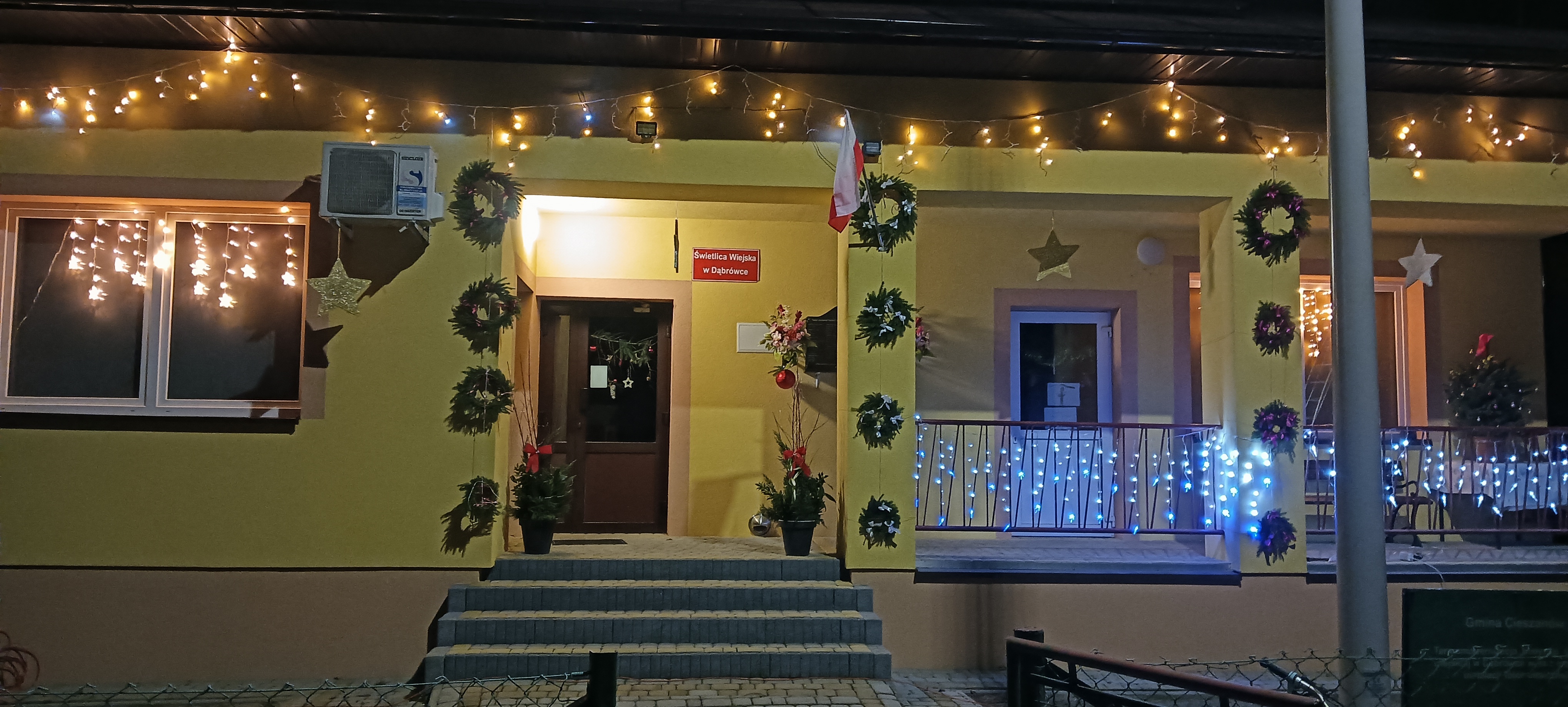 Najpiękniejsze iluminacje świąteczne w Gminie Cieszanów - II miejsce Świetlica Wiejska w Dąbrówce