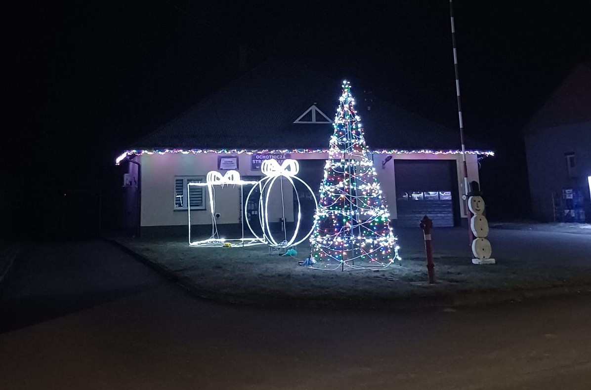 Najpiękniejsze iluminacje świąteczne w Gminie Cieszanów - III miejsce Ochotnicza Straż Pożarna z Niemstowa
