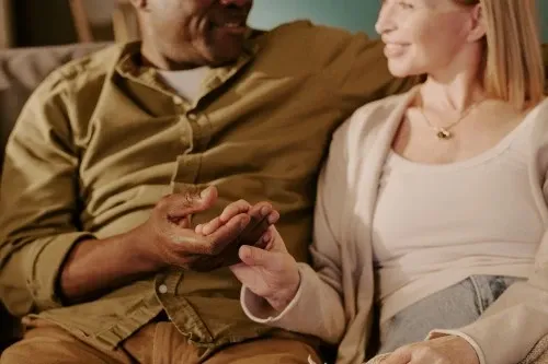 Komunikacja w związku podczas PMS – jak rozmawiać o potrzebach