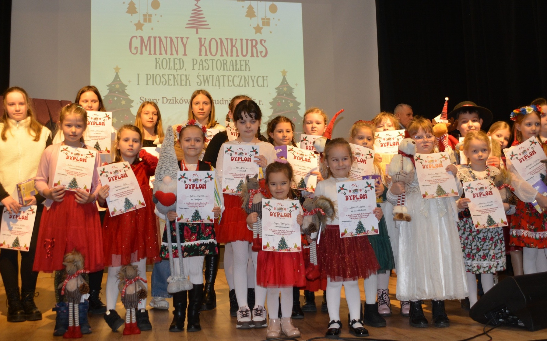 II Gminny Konkurs Kolęd „Kolędujemy Razem” w Starym Dzikowie [WYNIKI][ZDJĘCIA]