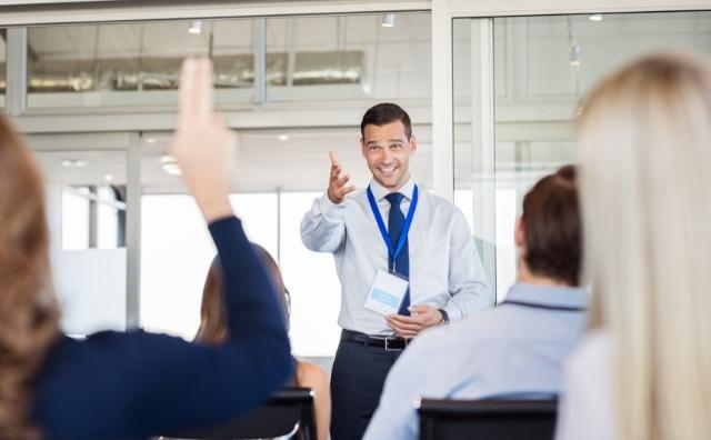 Specjalistyczne szkolenia pomagające w organizacji pracy w firmie