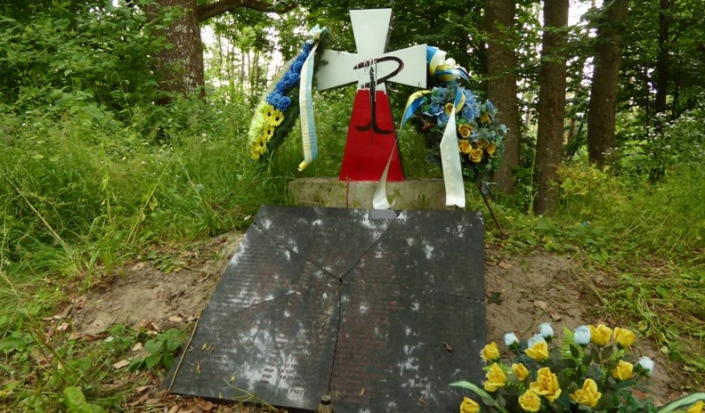 Pomnik UPA w Monasterzu 